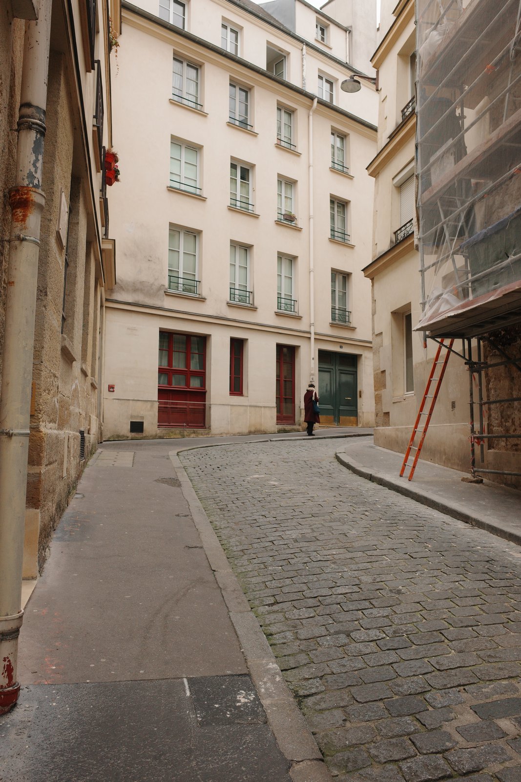 quiet cobbled lane in the paris marais
